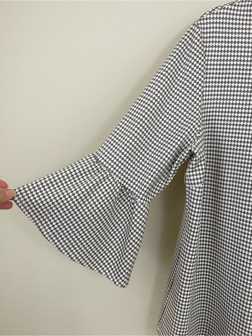 Jude Connally Dixie Houndstooth Print 3/4 Bell Sleeves Top Taupe Cream Size L - Picture 4 of 8